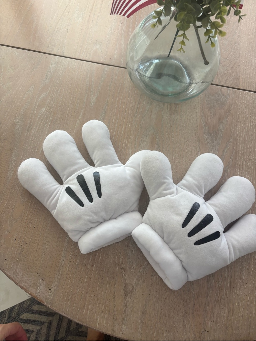 Plush Mickey gloves